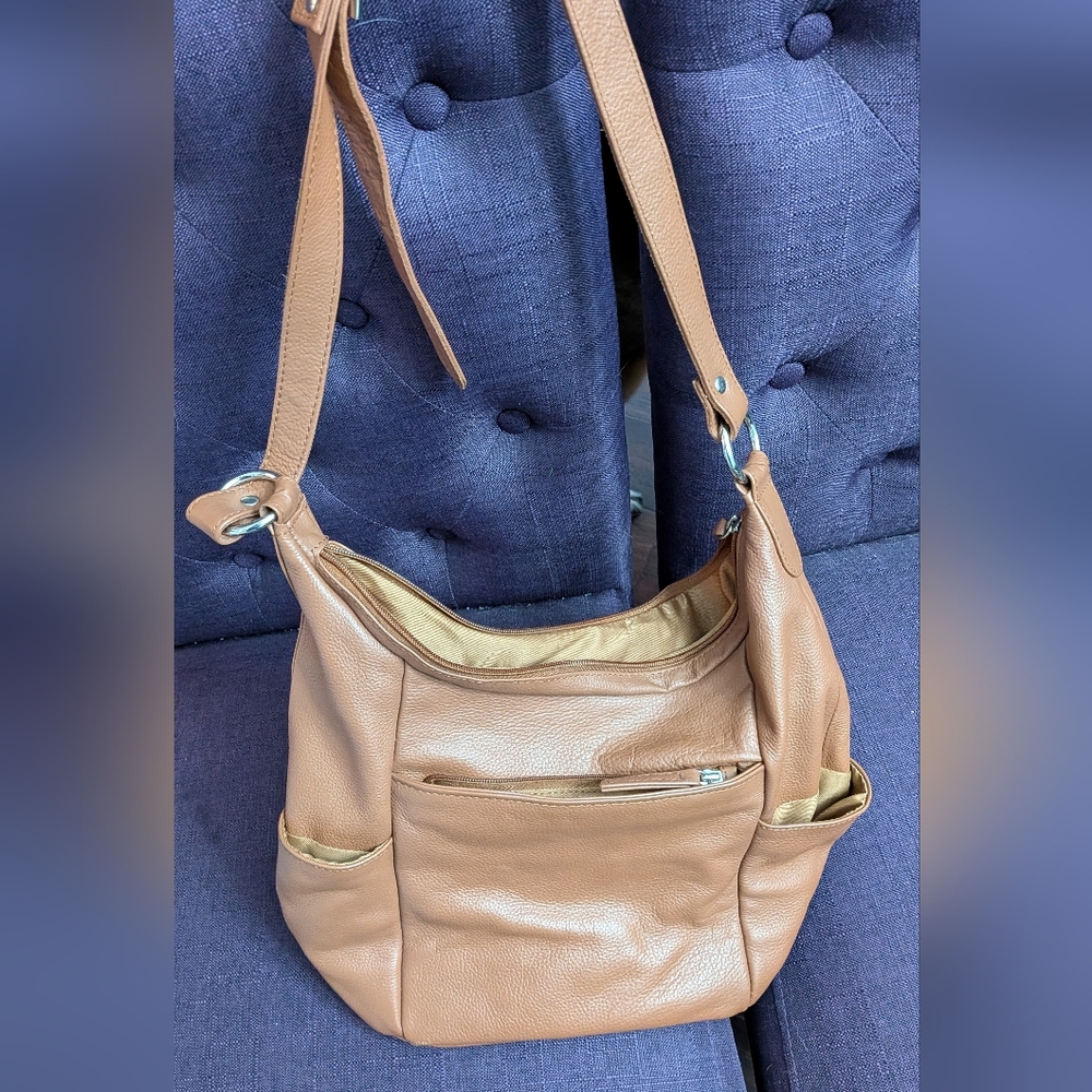 Elegant Tan Leather Shoulder Bag